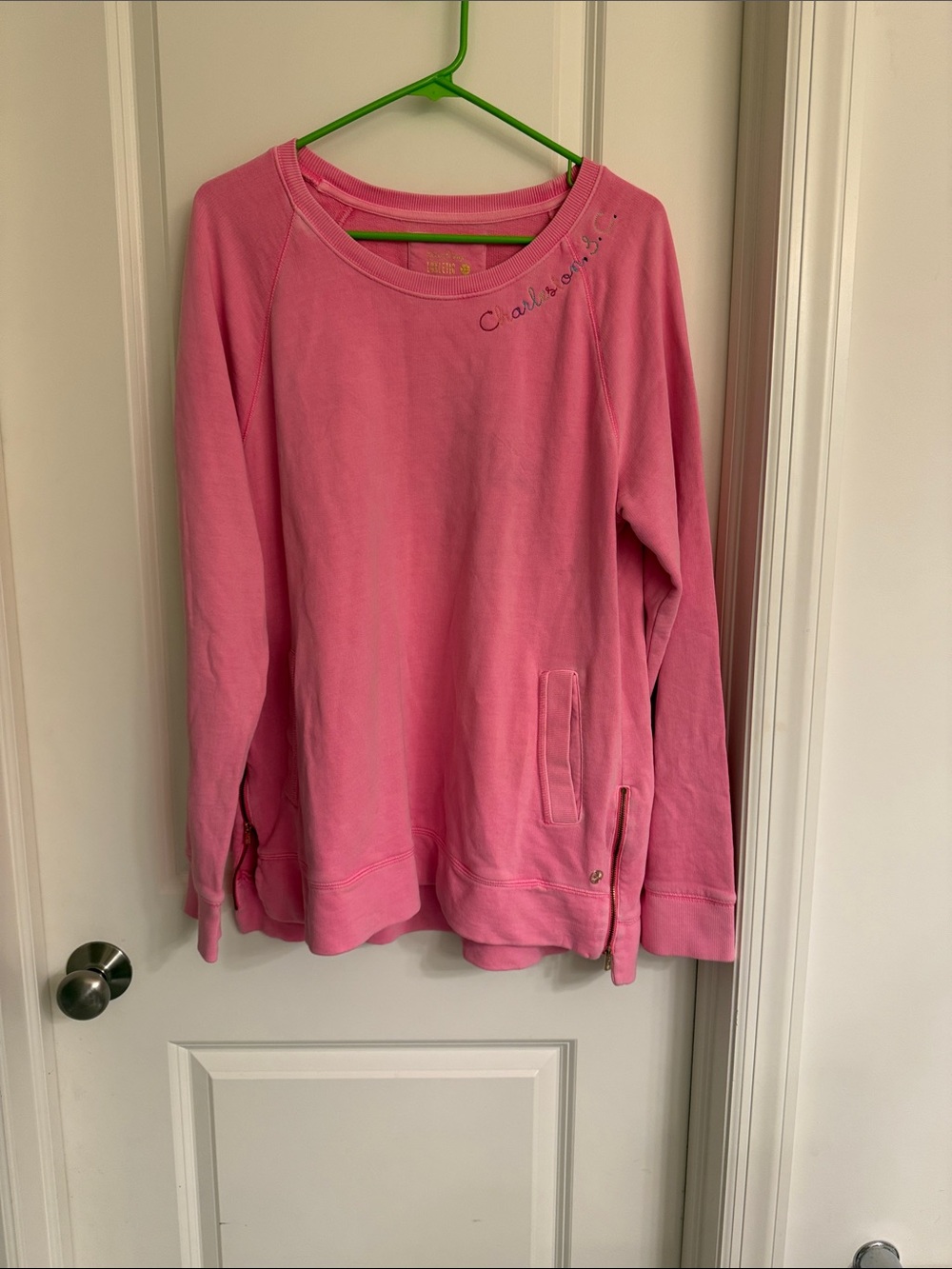 🦩Lilly Pulitzer Luxletic pink Sweatshirt with Pockets check out my Lilly store